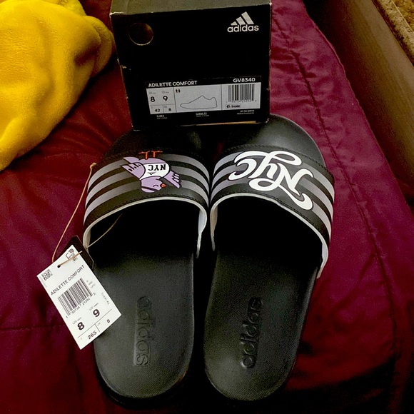 Very nice and new it is with its complete box. - Picture 1 of 2